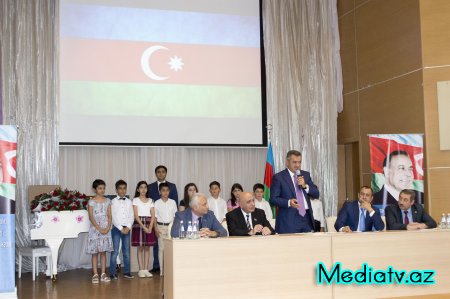 Nərimanovda ali təhsil müəssisələrinə qəbul olunmuş tələbələrlə rayon rəhbərliyi və ictimaiyyətinin görüşü keçirilib - FOTOLAR