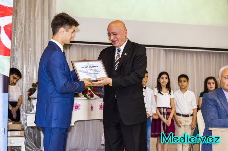 Nərimanovda ali təhsil müəssisələrinə qəbul olunmuş tələbələrlə rayon rəhbərliyi və ictimaiyyətinin görüşü keçirilib - FOTOLAR