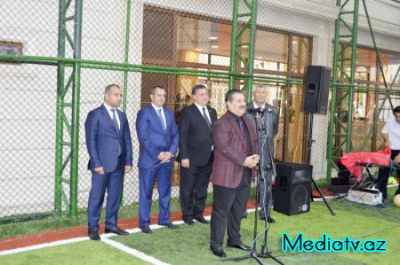 Nərimanov rayonunda yeni inşa olunmuş mini futbol stadionun açılışı keçirilib - FOTOLAR