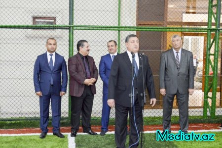 Nərimanov rayonunda yeni inşa olunmuş mini futbol stadionun açılışı keçirilib - FOTOLAR