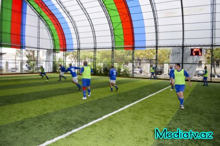Nərimanov rayonunda yeni inşa olunmuş mini futbol stadionun açılışı keçirilib - FOTOLAR