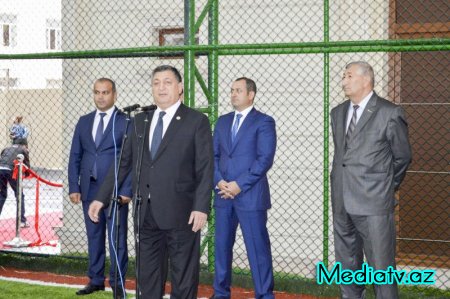 Nərimanov rayonunda yeni inşa olunmuş mini futbol stadionun açılışı keçirilib - FOTOLAR