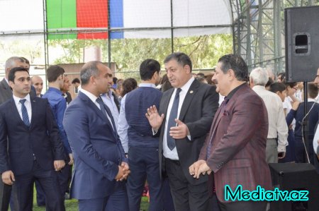 Nərimanov rayonunda yeni inşa olunmuş mini futbol stadionun açılışı keçirilib - FOTOLAR