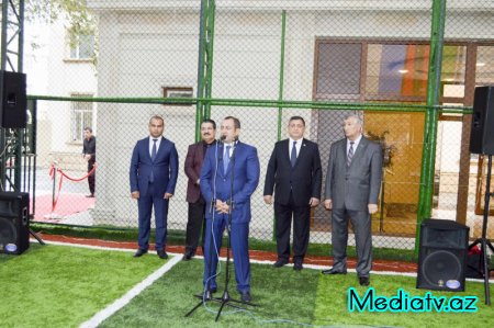 Nərimanov rayonunda yeni inşa olunmuş mini futbol stadionun açılışı keçirilib - FOTOLAR