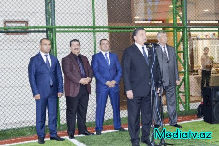 Nərimanov rayonunda yeni inşa olunmuş mini futbol stadionun açılışı keçirilib - FOTOLAR