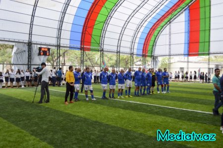 Nərimanov rayonunda yeni inşa olunmuş mini futbol stadionun açılışı keçirilib - FOTOLAR