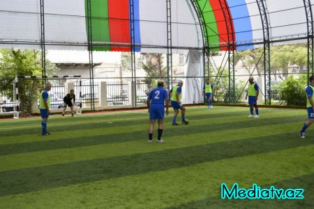 Nərimanov rayonunda yeni inşa olunmuş mini futbol stadionun açılışı keçirilib - FOTOLAR