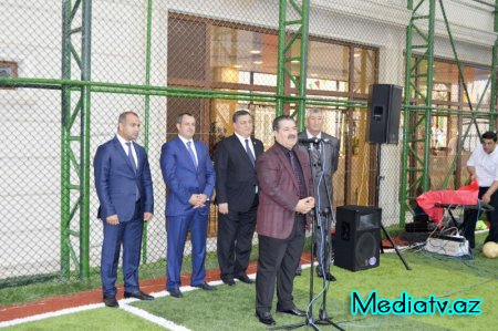Nərimanov rayonunda yeni inşa olunmuş mini futbol stadionun açılışı keçirilib - FOTOLAR