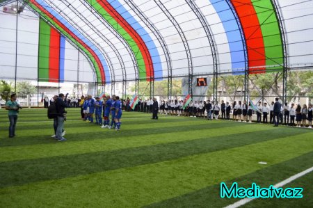 Nərimanov rayonunda yeni inşa olunmuş mini futbol stadionun açılışı keçirilib - FOTOLAR
