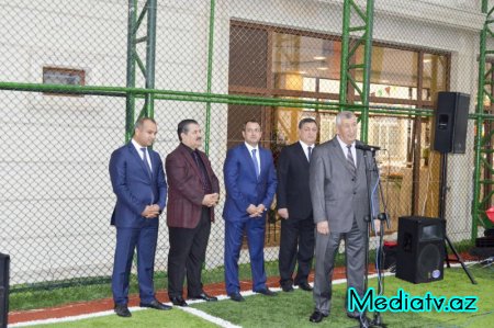 Nərimanov rayonunda yeni inşa olunmuş mini futbol stadionun açılışı keçirilib - FOTOLAR