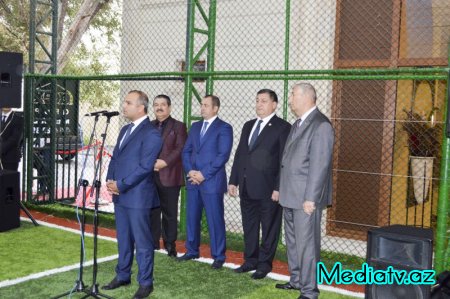 Nərimanov rayonunda yeni inşa olunmuş mini futbol stadionun açılışı keçirilib - FOTOLAR