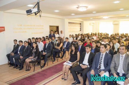 Nərimanov rayonunda ilk dəfə səs verəcək gənclərlə görüş keçirilib - FOTOLAR