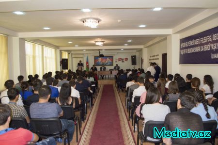 Nərimanov rayonunda ilk dəfə səs verəcək gənclərlə görüş keçirilib - FOTOLAR