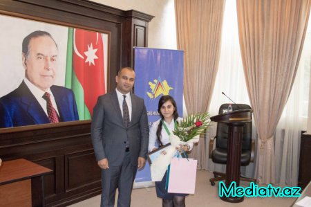 Nərimanovda “Əsrin müqaviləsinin” 22 illiyinə həsr edilmiş məktəblilər arasında esse yarışının qalibləri mükafatlandırıldı - FOTOLAR