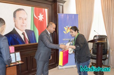 Nərimanovda “Əsrin müqaviləsinin” 22 illiyinə həsr edilmiş məktəblilər arasında esse yarışının qalibləri mükafatlandırıldı - FOTOLAR