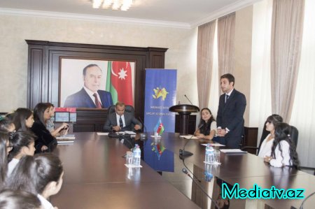 Nərimanovda “Əsrin müqaviləsinin” 22 illiyinə həsr edilmiş məktəblilər arasında esse yarışının qalibləri mükafatlandırıldı - FOTOLAR