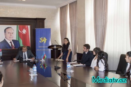 Nərimanovda “Əsrin müqaviləsinin” 22 illiyinə həsr edilmiş məktəblilər arasında esse yarışının qalibləri mükafatlandırıldı - FOTOLAR