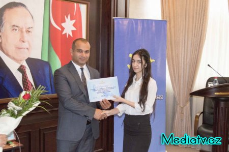 Nərimanovda “Əsrin müqaviləsinin” 22 illiyinə həsr edilmiş məktəblilər arasında esse yarışının qalibləri mükafatlandırıldı - FOTOLAR