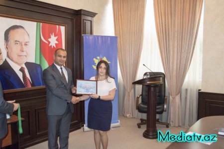 Nərimanovda “Əsrin müqaviləsinin” 22 illiyinə həsr edilmiş məktəblilər arasında esse yarışının qalibləri mükafatlandırıldı - FOTOLAR