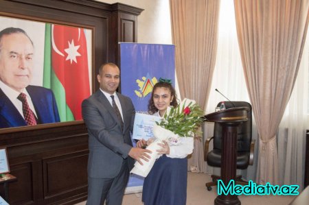 Nərimanovda “Əsrin müqaviləsinin” 22 illiyinə həsr edilmiş məktəblilər arasında esse yarışının qalibləri mükafatlandırıldı - FOTOLAR