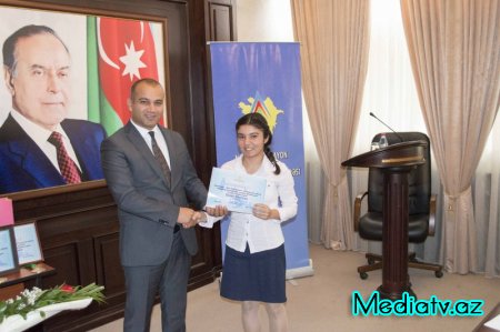 Nərimanovda “Əsrin müqaviləsinin” 22 illiyinə həsr edilmiş məktəblilər arasında esse yarışının qalibləri mükafatlandırıldı - FOTOLAR