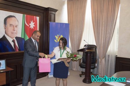 Nərimanovda “Əsrin müqaviləsinin” 22 illiyinə həsr edilmiş məktəblilər arasında esse yarışının qalibləri mükafatlandırıldı - FOTOLAR