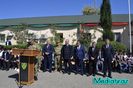 Alı Alıyev ön xəttdə xidmət edən əsgərlərlə görüşüb - FOTOLAR