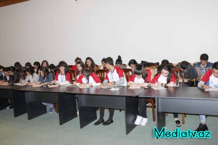 “Müstəqil Azərbaycanım” mövzusunda bilik yarışmaları layihəsinin növbəti mərhələsi keçirildi - Nərimanovda (FOTOLAR)