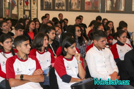 “Müstəqil Azərbaycanım” mövzusunda bilik yarışmaları layihəsinin növbəti mərhələsi keçirilib - FOTOLAR