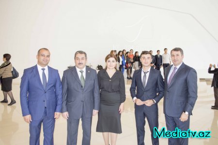 Nərimanov rayon rəhbərliyi və rayon gəncləri Heydər Əliyev Mərkəzini ziyarət etmişlər - FOTOLAR