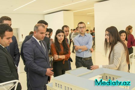 Nərimanov rayon rəhbərliyi və rayon gəncləri Heydər Əliyev Mərkəzini ziyarət etmişlər - FOTOLAR