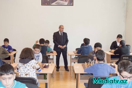 Nərimanovda Dövlət Müstəqilliyinin 25 illiyinə həsr olunmuş məktəblilərarasında şahmat turniri keçirilib - FOTOLAR