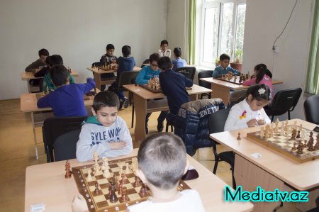 Nərimanovda Dövlət Müstəqilliyinin 25 illiyinə həsr olunmuş məktəblilərarasında şahmat turniri keçirilib - FOTOLAR