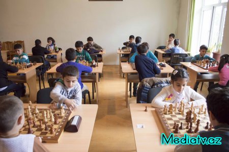 Nərimanovda Dövlət Müstəqilliyinin 25 illiyinə həsr olunmuş məktəblilərarasında şahmat turniri keçirilib - FOTOLAR