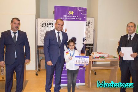 Nərimanovda Dövlət Müstəqilliyinin 25 illiyinə həsr olunmuş məktəblilərarasında şahmat turniri keçirilib - FOTOLAR