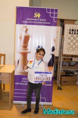 Nərimanovda Dövlət Müstəqilliyinin 25 illiyinə həsr olunmuş məktəblilərarasında şahmat turniri keçirilib - FOTOLAR