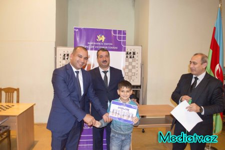 Nərimanovda Dövlət Müstəqilliyinin 25 illiyinə həsr olunmuş məktəblilərarasında şahmat turniri keçirilib - FOTOLAR