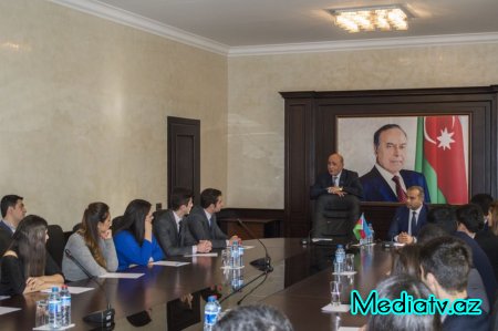 Nərimanov rayon gənclərinin Milli Məclisin deputatı, politoloq Rasim Musabəyovla görüşü keçirilib - FOTOLAR