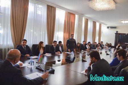 Nərimanov rayon gənclərinin Milli Məclisin deputatı, politoloq Rasim Musabəyovla görüşü keçirilib - FOTOLAR