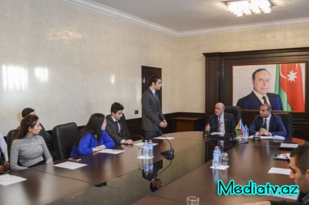 Nərimanov rayon gənclərinin Milli Məclisin deputatı, politoloq Rasim Musabəyovla görüşü keçirilib - FOTOLAR