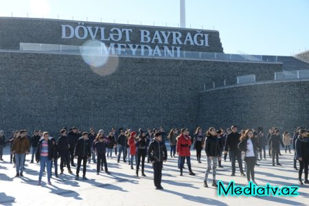 Nəsimi rayonunda Bayraq gününə həsr edilmiş yürüş keçirilib - FOTOLAR