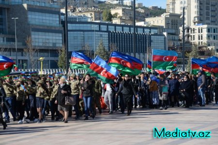 Nəsimi rayonunda Bayraq gününə həsr edilmiş yürüş keçirilib - FOTOLAR