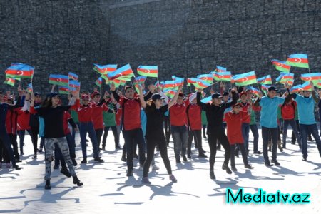 Nəsimi rayonunda Bayraq gününə həsr edilmiş yürüş keçirilib - FOTOLAR