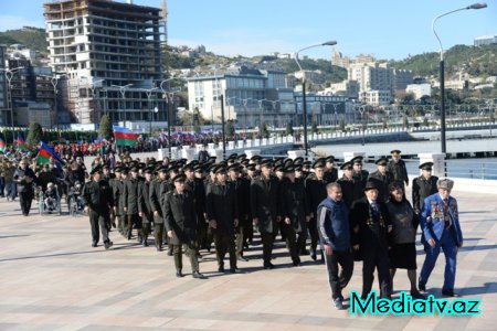 Nəsimi rayonunda Bayraq gününə həsr edilmiş yürüş keçirilib - FOTOLAR