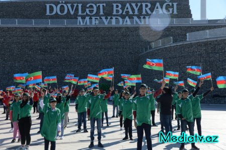 Nəsimi rayonunda Bayraq gününə həsr edilmiş yürüş keçirilib - FOTOLAR