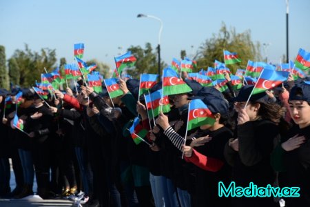 Nəsimi rayonunda Bayraq gününə həsr edilmiş yürüş keçirilib - FOTOLAR
