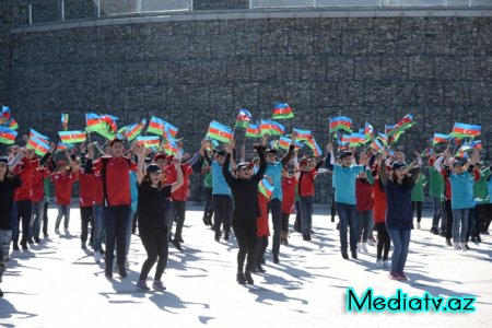 Nəsimi rayonunda Bayraq gününə həsr edilmiş yürüş keçirilib - FOTOLAR