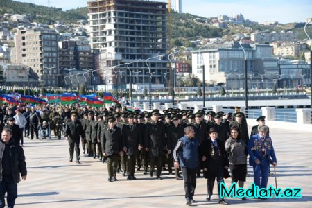 Nəsimi rayonunda Bayraq gününə həsr edilmiş yürüş keçirilib - FOTOLAR