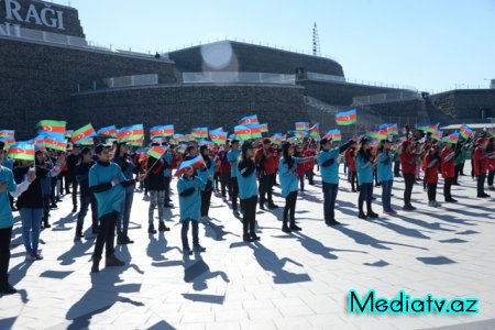 Nəsimi rayonunda Bayraq gününə həsr edilmiş yürüş keçirilib - FOTOLAR