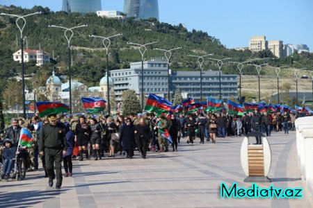 Nəsimi rayonunda Bayraq gününə həsr edilmiş yürüş keçirilib - FOTOLAR